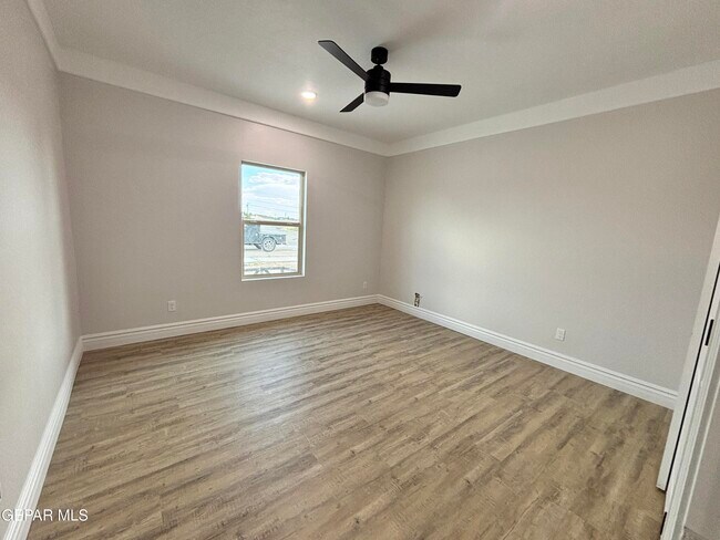 Building Photo - 10371 Manzana Rd
