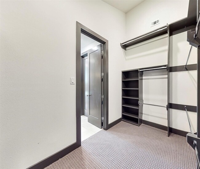 Building Photo - 1404 Goliad St