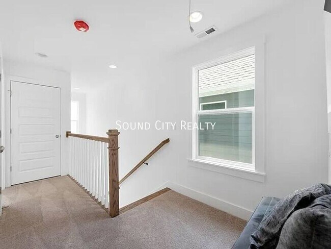 Building Photo - 806 Briar Cir