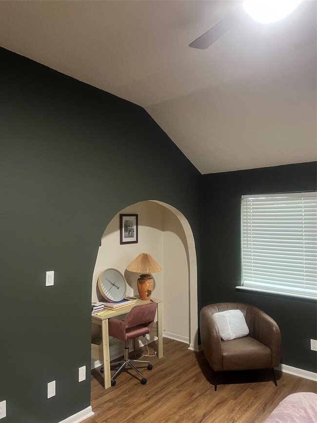 Building Photo - 16818 Rockbend