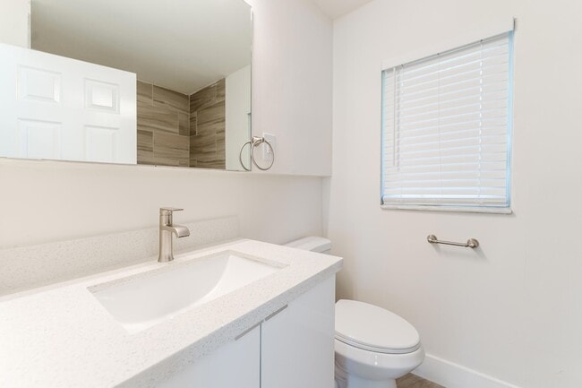 Building Photo - 323 Spanish River Blvd