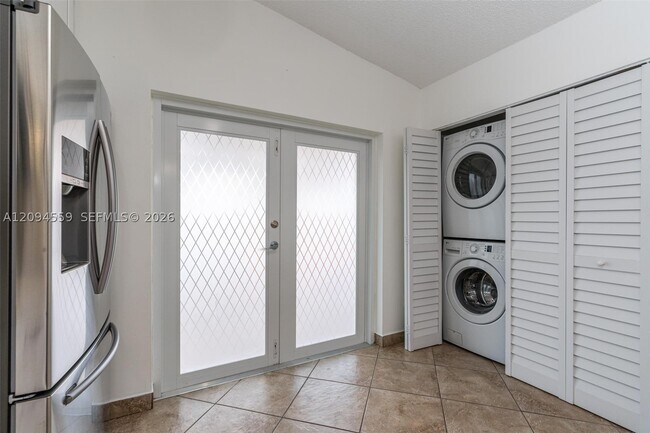 Building Photo - 2236 W 74th St