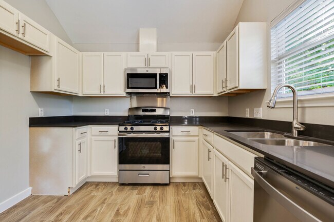 Building Photo - 1302 Crete Ln