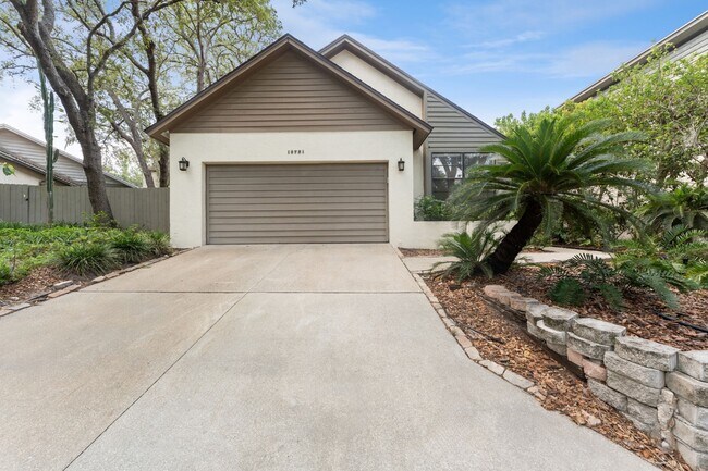 Building Photo - Stunning 3 BR/2 BA/2 Garage Single Family Home in  highly sought-after Sweetwater Oaks!