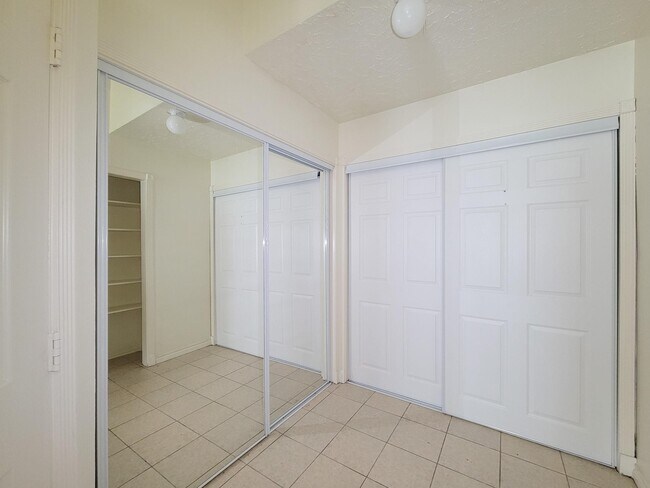 Building Photo - 2118 Creekshire Dr