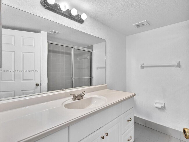 Building Photo - 612 Gardens Dr
