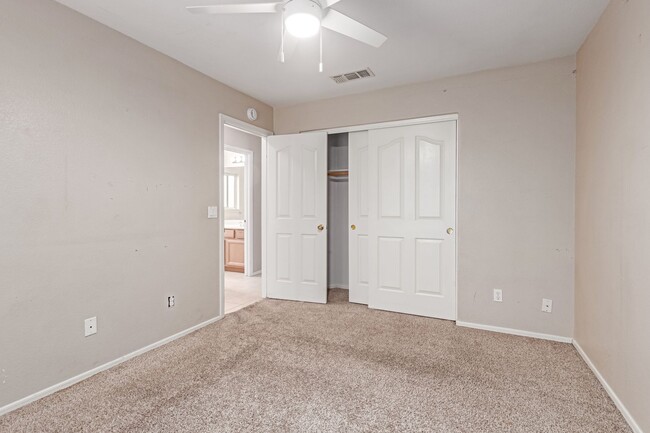 Building Photo - Single Level Pool Home Available Now
