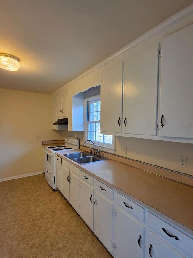 Building Photo - Move In Ready 3bd, 1.5bath Brick Ranch