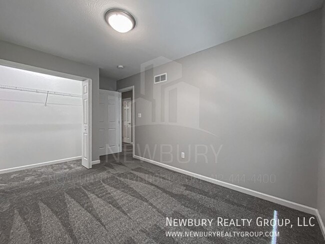 Building Photo - 135 Banksville Pl