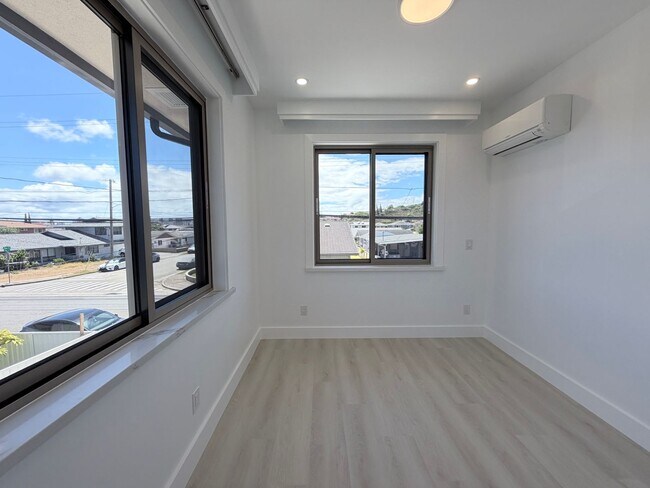 Building Photo - 1335 9th Ave