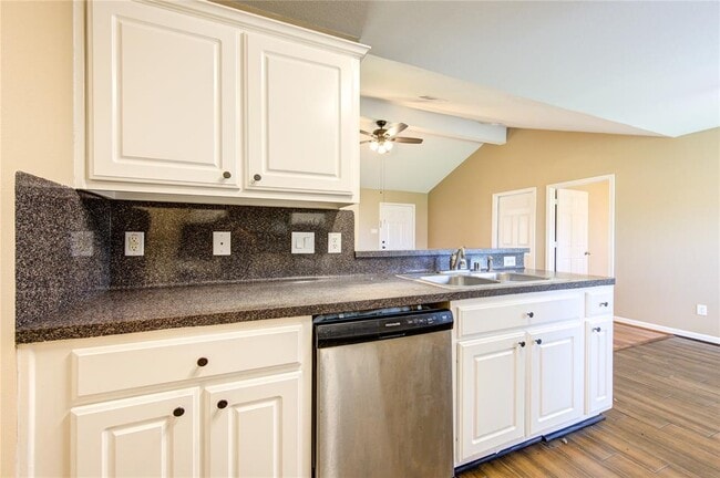 Building Photo - 6814 Manor Terrace Ln