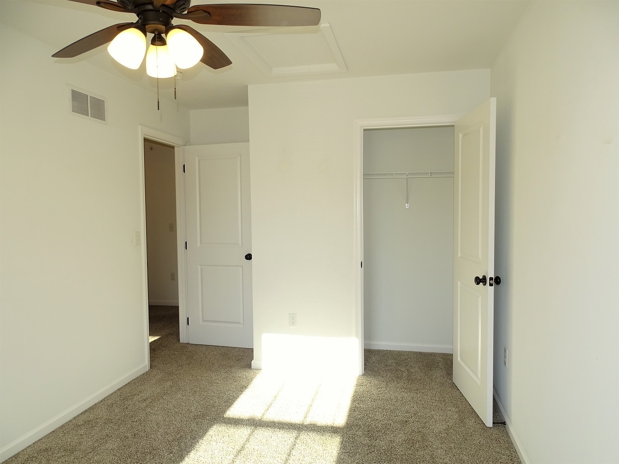 Building Photo - 229 Lakeside Xing