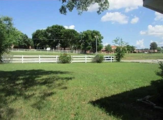 Building Photo - 441 Country Club Rd