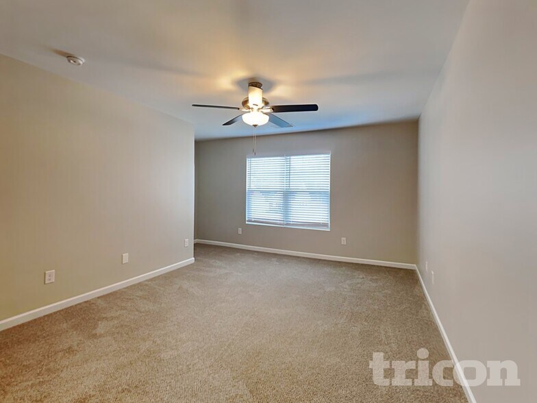 Building Photo - 4118 Lindbergh Wy