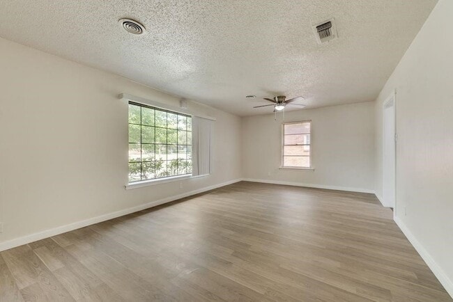 Building Photo - 4626 Utah Ave