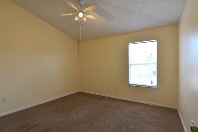 Building Photo - 3br 2.5ba townhome in GATED COMMUNITY of Cypress Lake in Kissimmee!!