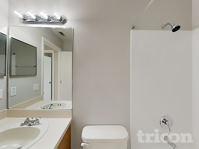 Building Photo - 651 Heraldo Ct