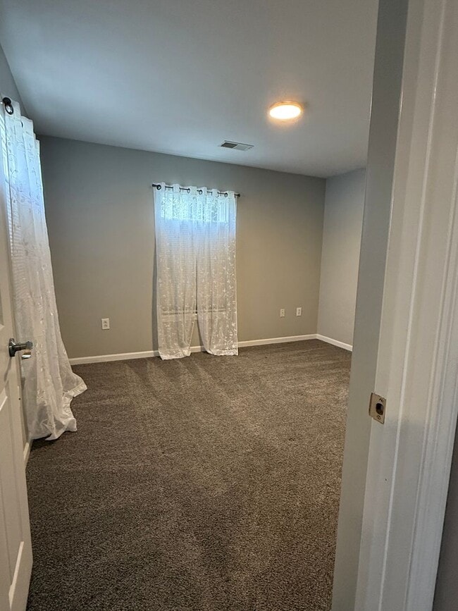 Building Photo - 2 Bedroom in Ivy woods - Ross Township