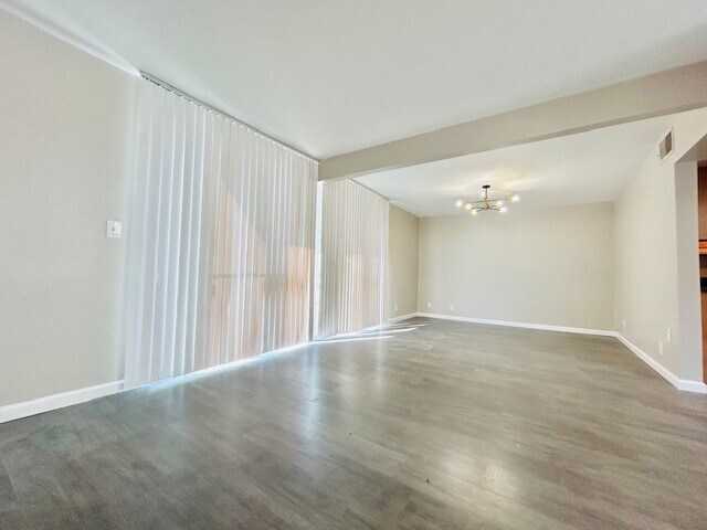 Building Photo - 1601 E Cypress St