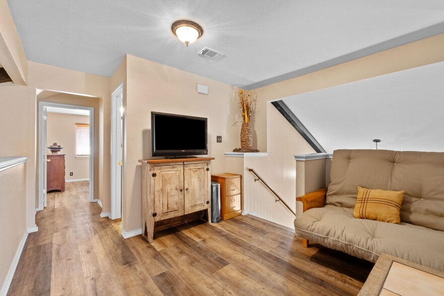 Building Photo - 12211 Hart Crest