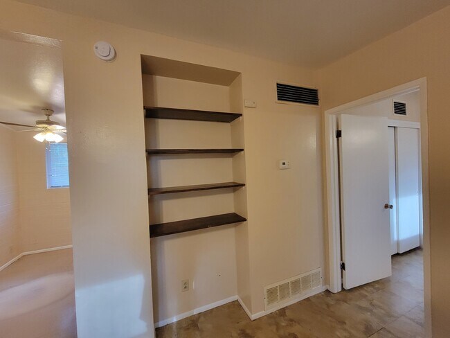 Building Photo - 3423 E Flower St