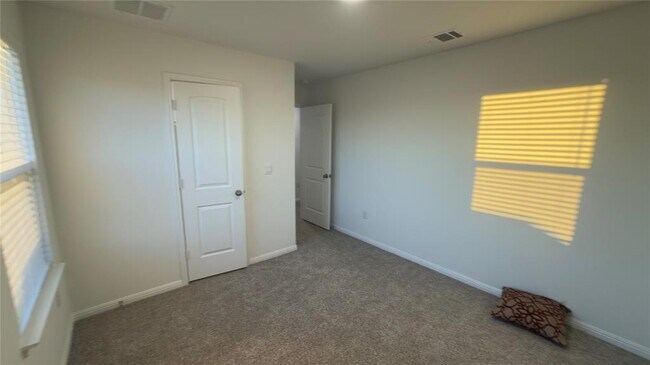 Building Photo - 2512 Hackamore Dr