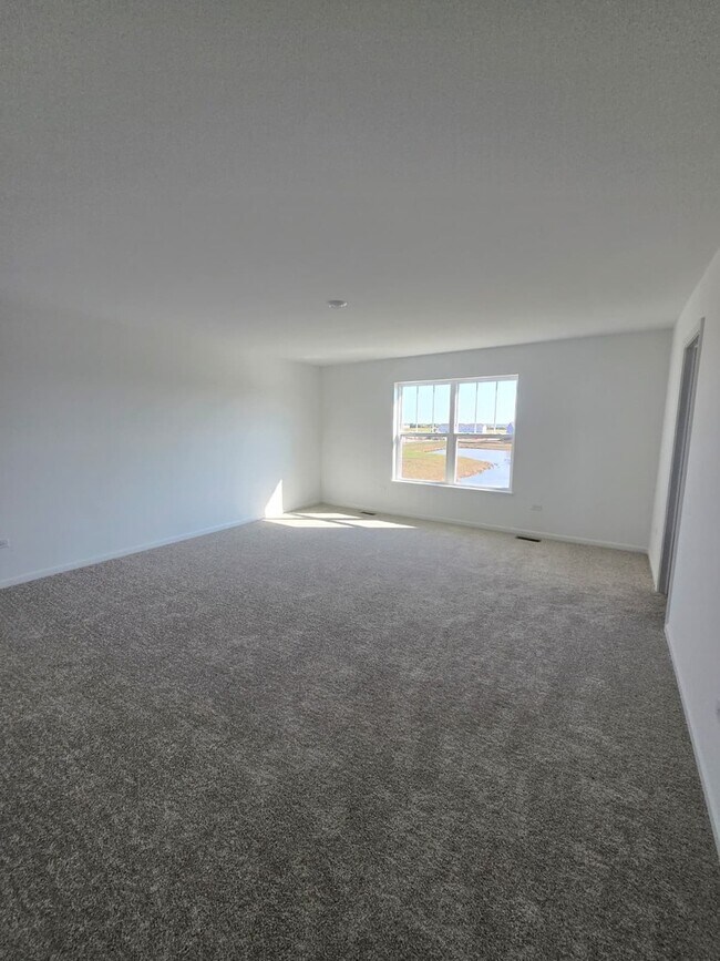 Building Photo - 348 Danforth Dr