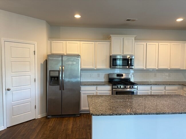 Building Photo - 407 Lakemont Dr