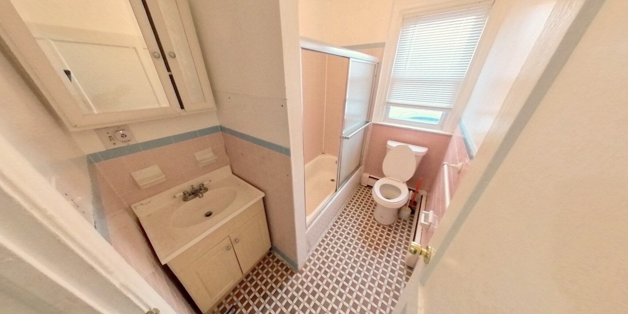 Bathroom - 1602 E McPherson St