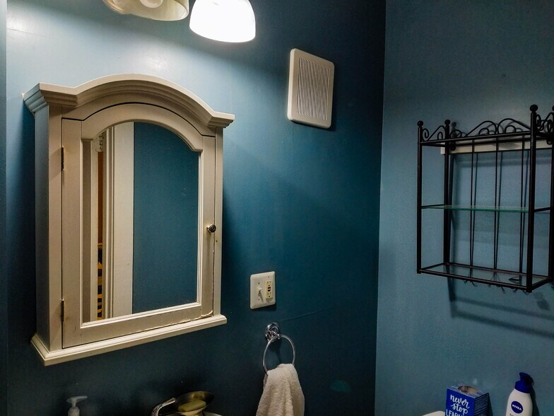 Bathroom - 21 E Centre St