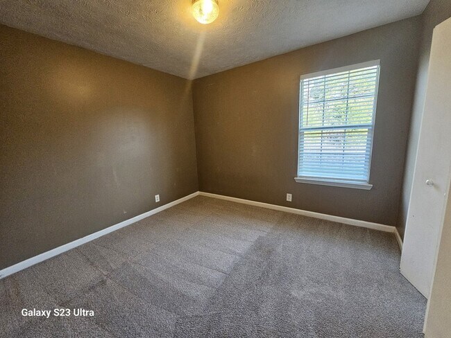 Building Photo - 1209 Akins Ridge Dr