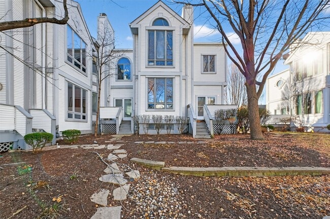 Building Photo - 28 Columbus Square Dr