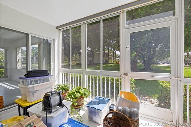 Building Photo - 1105 Bahama Bend