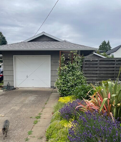 Primary Photo - 4835 SE 76th Ave