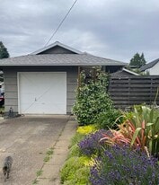 Building Photo - 4835 SE 76th Ave