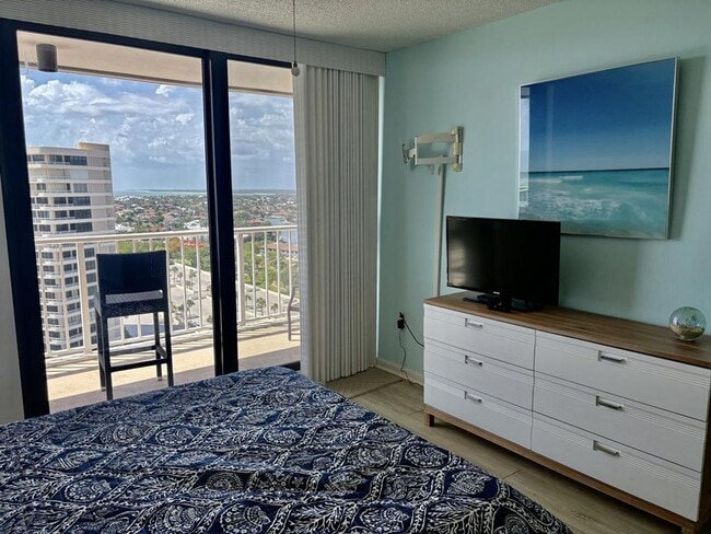 Building Photo - 320 Seaview Ct