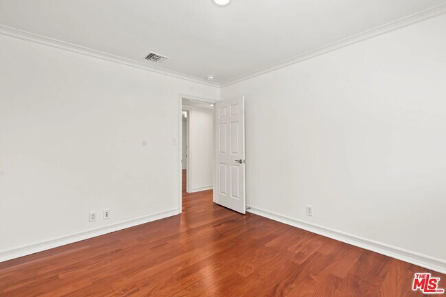 Building Photo - 860 Bronze Ln