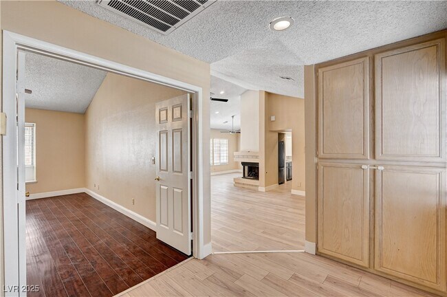 Building Photo - 618 Cervantes Dr