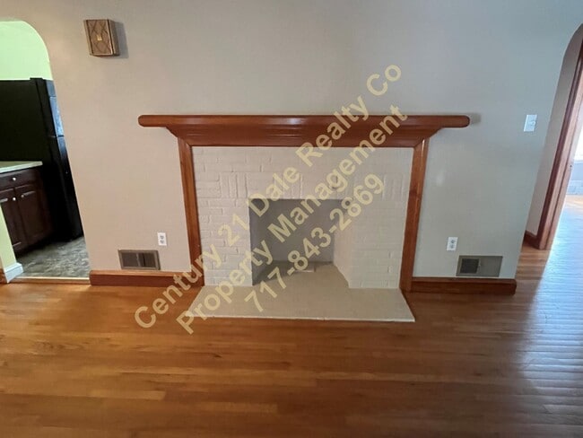 Building Photo - Lovely 3 Bedroom 1 bath all One Level Home...