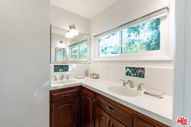 Building Photo - 2771 Club Dr