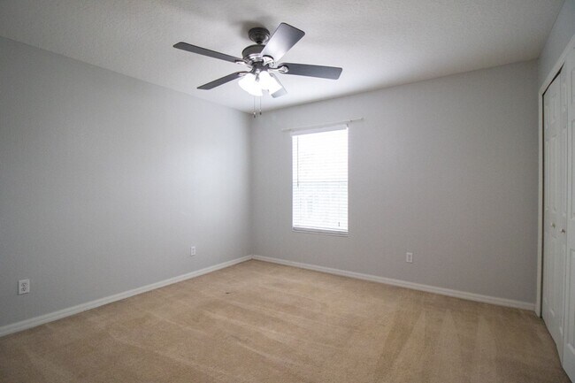 Building Photo - Charming Townhome in Avalon Park