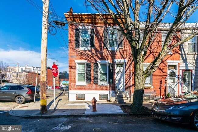 Building Photo - 2155 E Letterly St