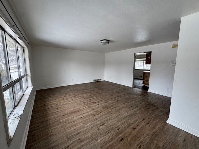 Building Photo - 812 Dickinson Dr