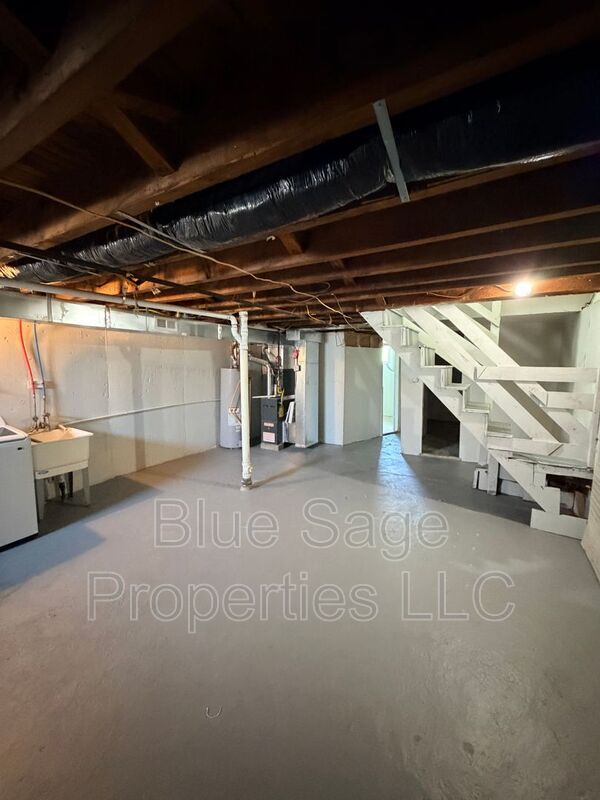 Building Photo - 1012 Burnside Rd