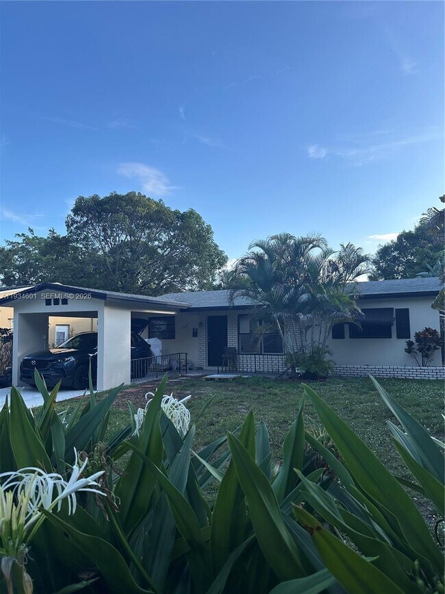 Building Photo - 200 SE 19th St