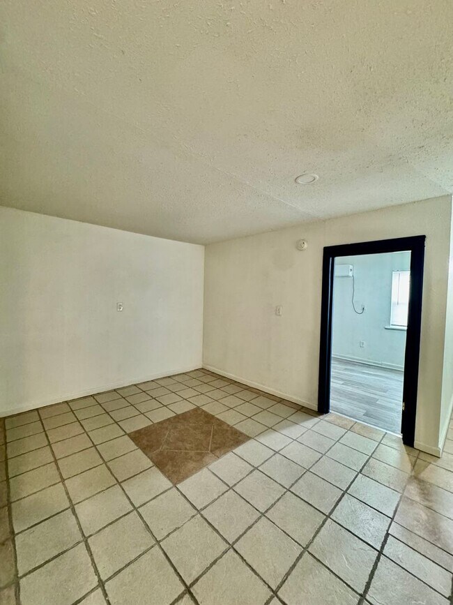 Building Photo - Spacious 4 Bedroom / 3 Bath Home for Rent – Westside Corpus Christi (Section 8 Welcomed)