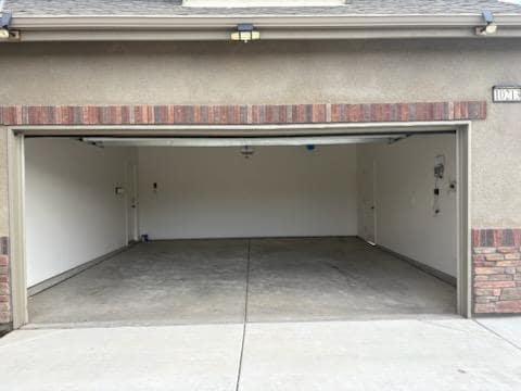 Building Photo - 10213 Hillgate Ave