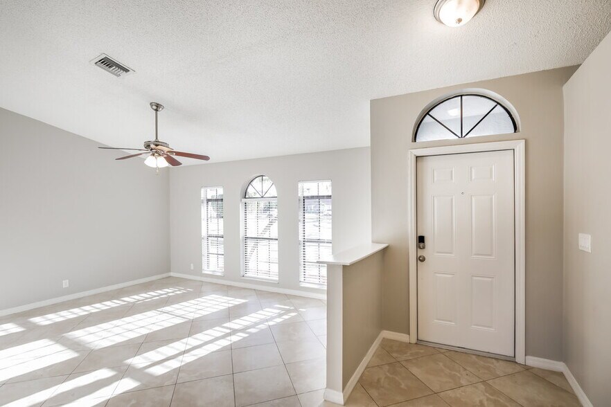 Building Photo - 487 SW 169th Terrace