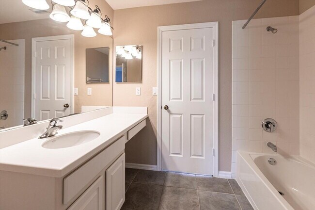 Building Photo - Rare 5 Bedroom Pool Home in Gated Community
