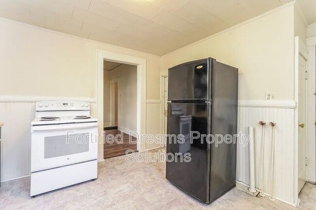 Building Photo - 2230 Greenway Ave NW